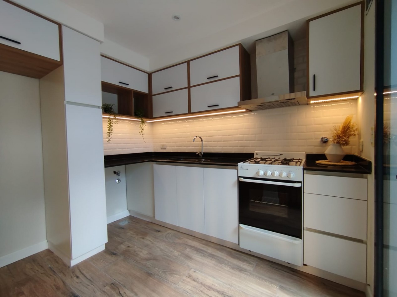 VENTA PH 4 AMBIENTES CON PATIO Y COCHERA -BALCARCE 3600-