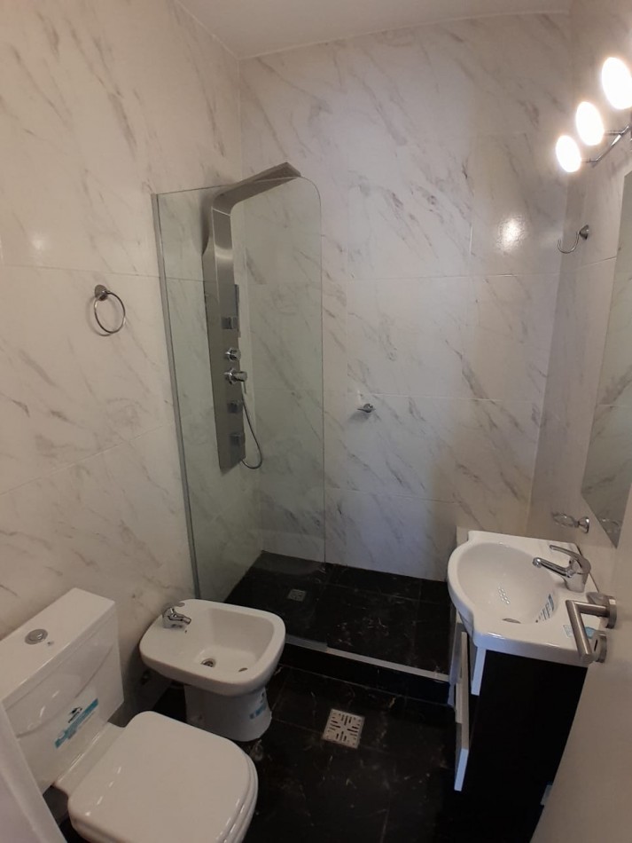 VENTA DOS AMBIENTES RECICLADO CON BALCON FRANCES - CENTRO -