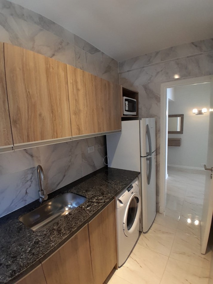 VENTA DOS AMBIENTES RECICLADO CON BALCON FRANCES - CENTRO -