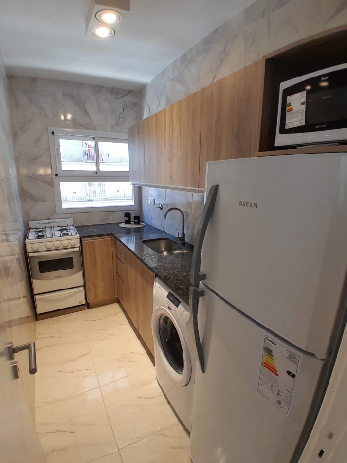 VENTA DOS AMBIENTES RECICLADO CON BALCON FRANCES - CENTRO -