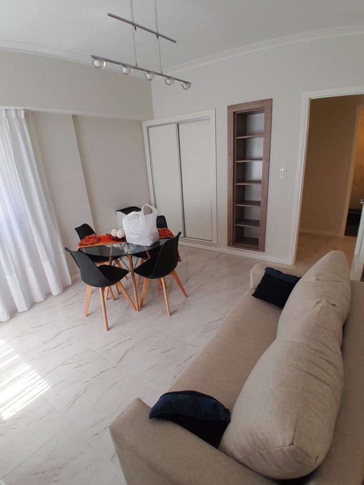 VENTA DOS AMBIENTES RECICLADO CON BALCON FRANCES - CENTRO -