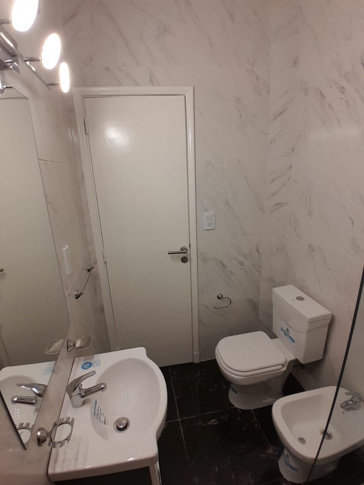 VENTA DOS AMBIENTES RECICLADO CON BALCON FRANCES - CENTRO -