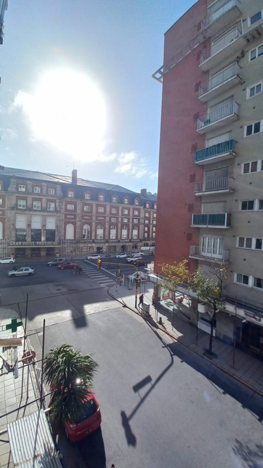 VENTA DOS AMBIENTES CON BALCON CERRADO - PLAZA COLON -