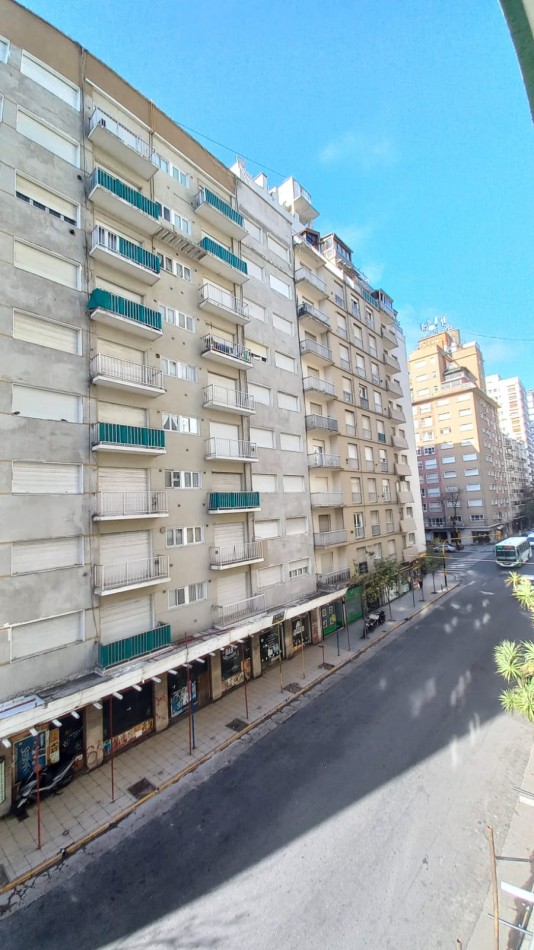 VENTA DOS AMBIENTES CON BALCON CERRADO - PLAZA COLON -