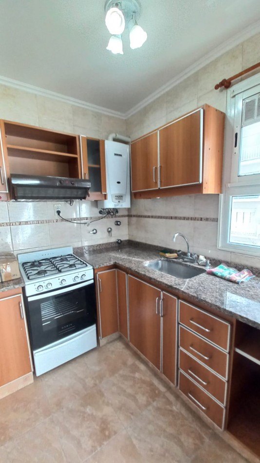 VENTA DOS AMBIENTES CON BALCON CERRADO - PLAZA COLON -