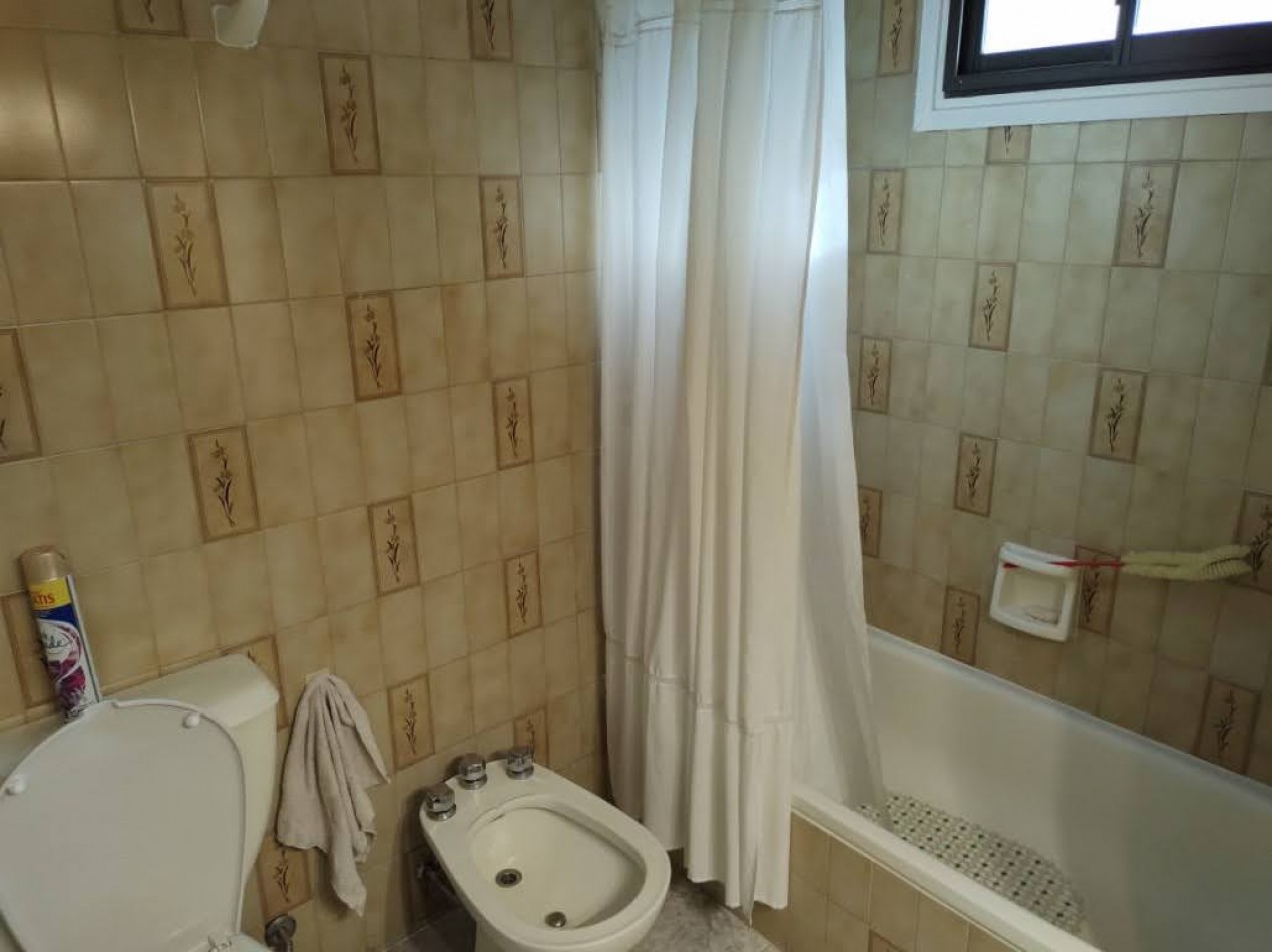 VENTA 4 AMBIENTES CON DEPENDENCIA Y COCHERA - LA PERLA-