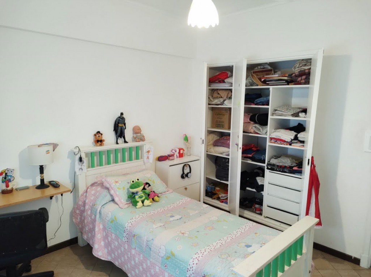 VENTA 4 AMBIENTES CON DEPENDENCIA Y COCHERA - LA PERLA-