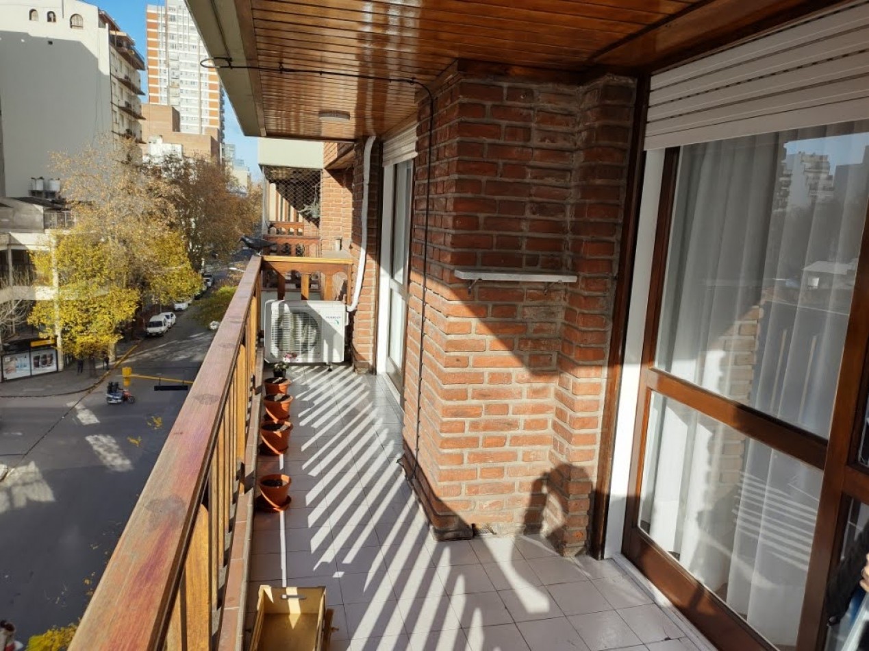 VENTA 4 AMBIENTES CON DEPENDENCIA Y COCHERA - LA PERLA-