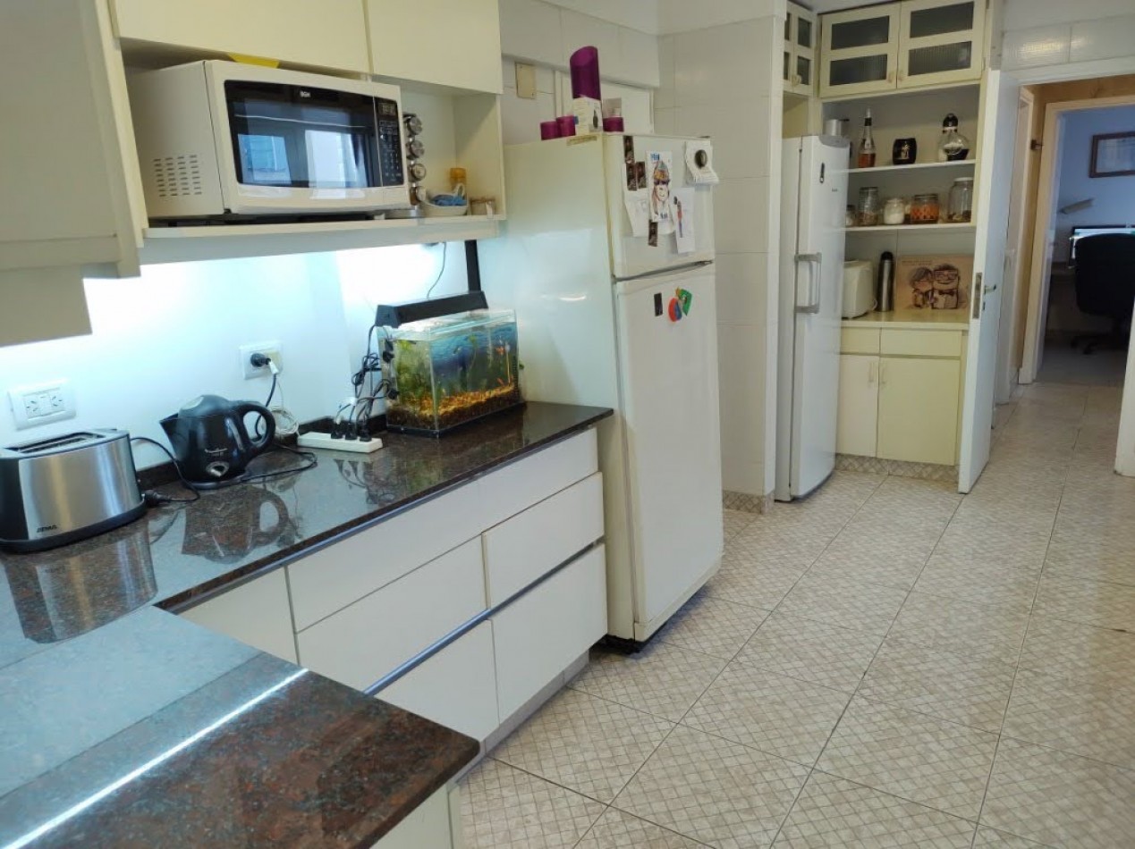 VENTA 4 AMBIENTES CON DEPENDENCIA Y COCHERA - LA PERLA-