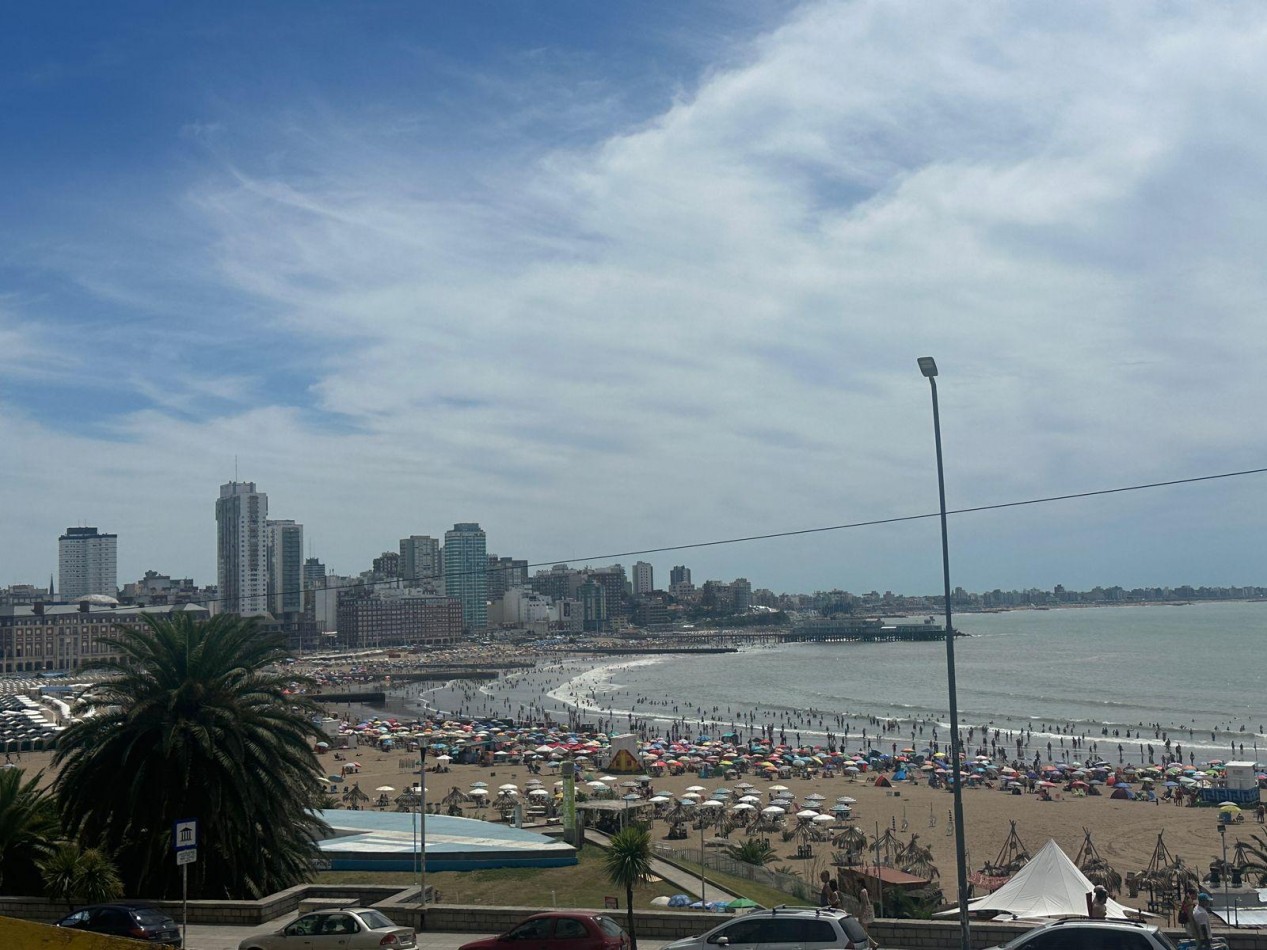 VENTA TRES AMBIENTES FRENTE AL MAR!! - LA PERLA-