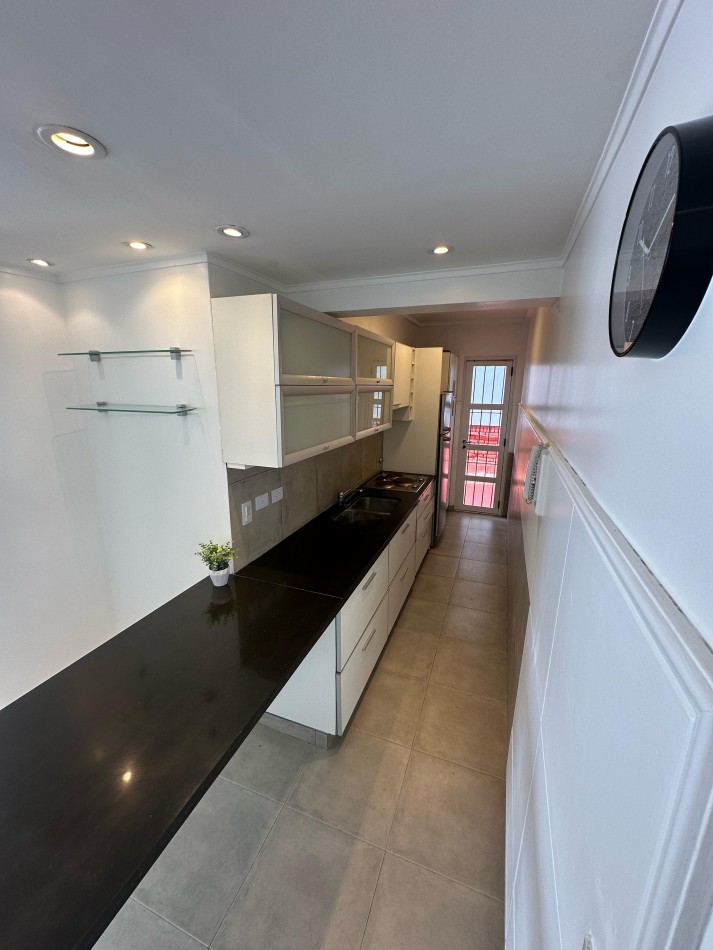 VENTA TRES AMBIENTES FRENTE AL MAR!! - LA PERLA-
