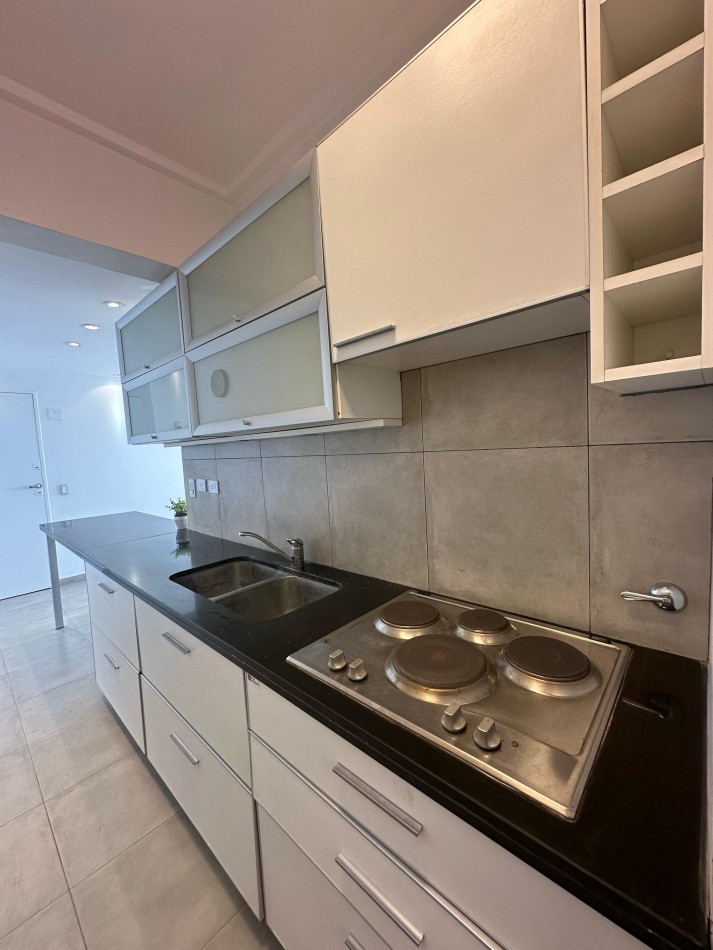 VENTA TRES AMBIENTES FRENTE AL MAR!! - LA PERLA-