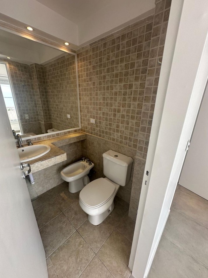 VENTA TRES AMBIENTES FRENTE AL MAR!! - LA PERLA-