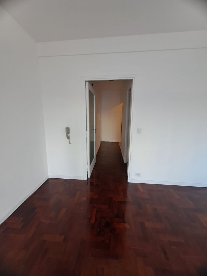 VENTA MONOAMBIENTE RECICLADO CON BALCON -