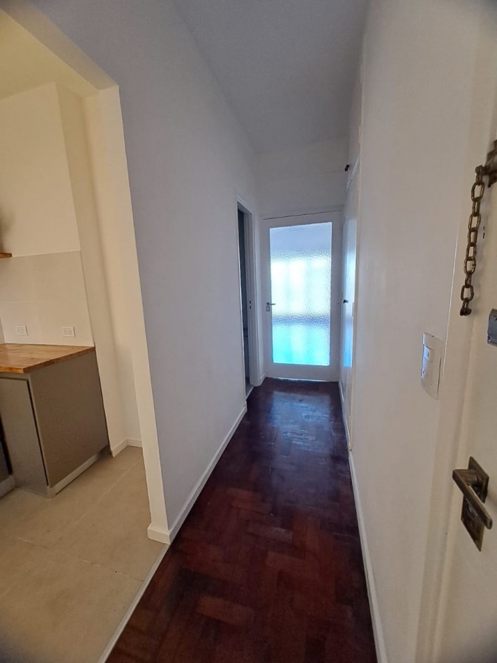 VENTA MONOAMBIENTE RECICLADO CON BALCON -