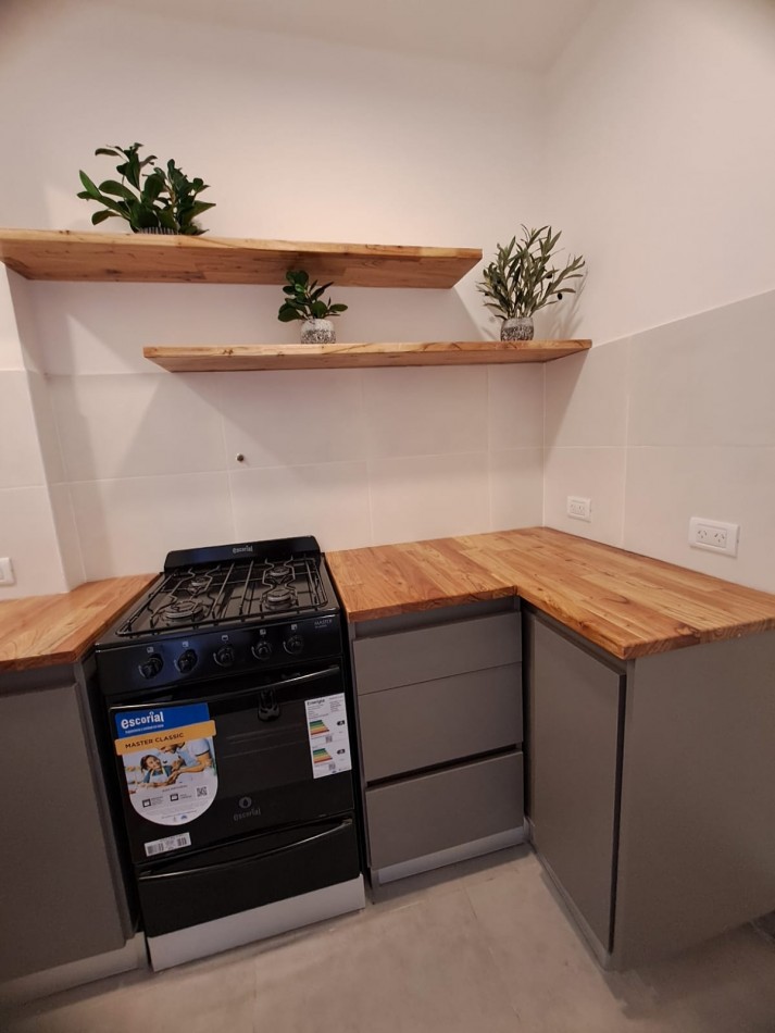 VENTA MONOAMBIENTE RECICLADO CON BALCON -