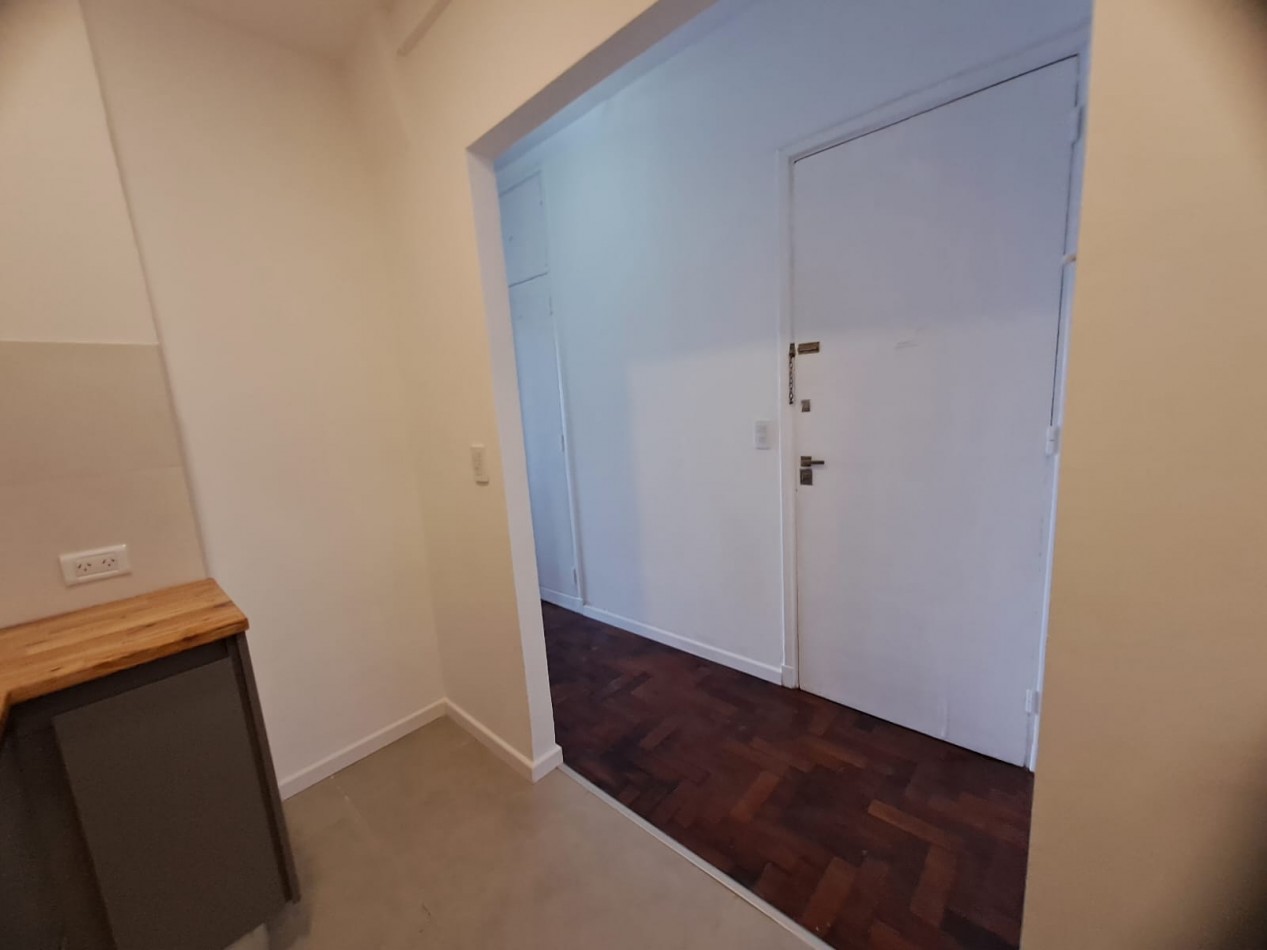 VENTA MONOAMBIENTE RECICLADO CON BALCON -