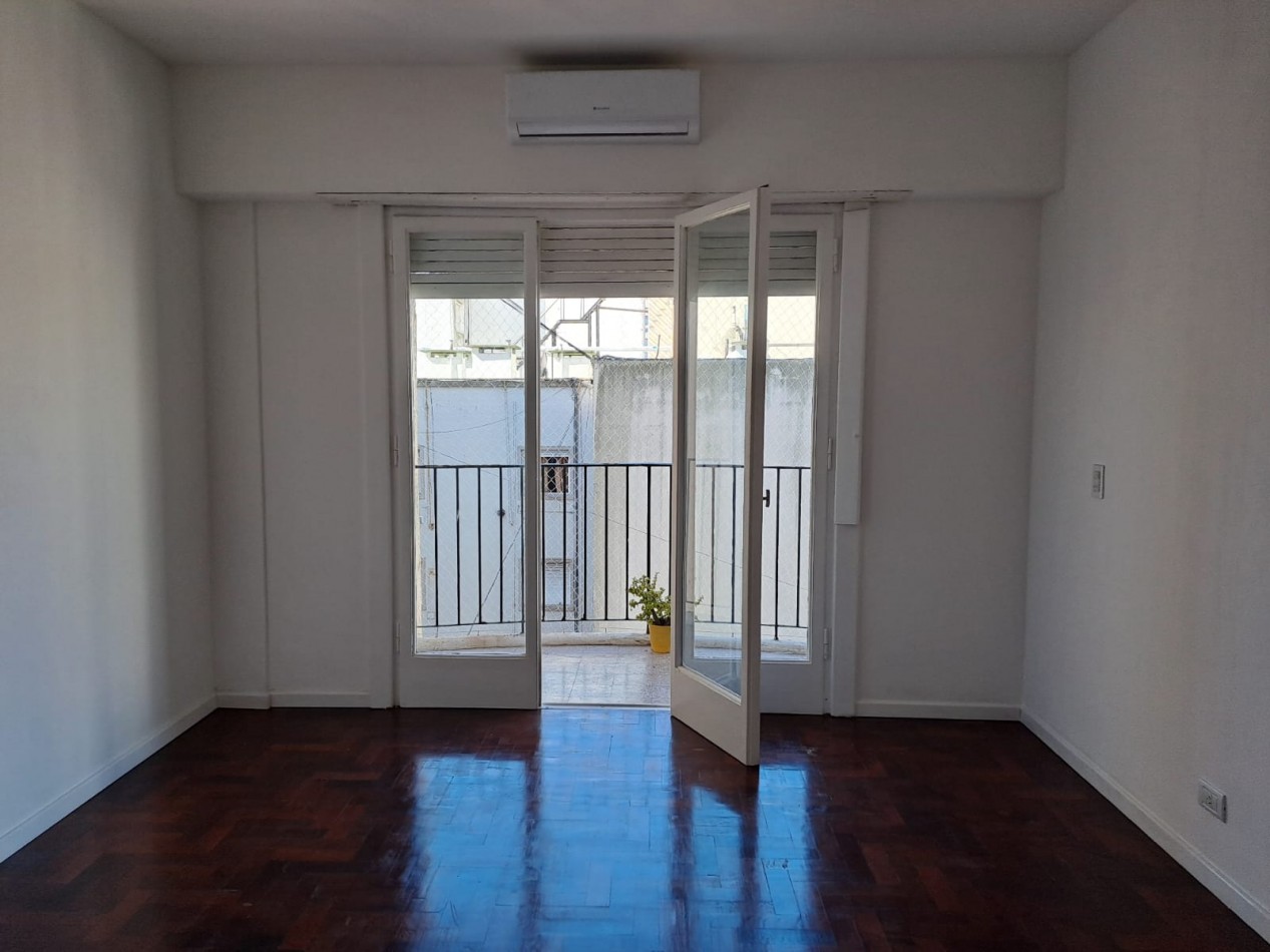 VENTA MONOAMBIENTE RECICLADO CON BALCON -