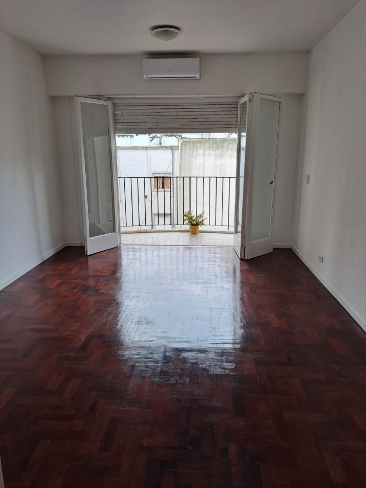 VENTA MONOAMBIENTE RECICLADO CON BALCON -