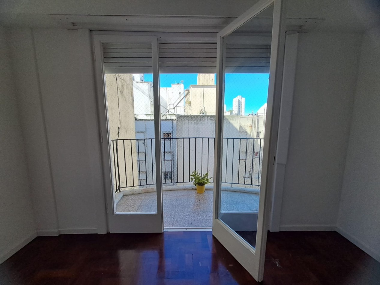 VENTA MONOAMBIENTE RECICLADO CON BALCON -