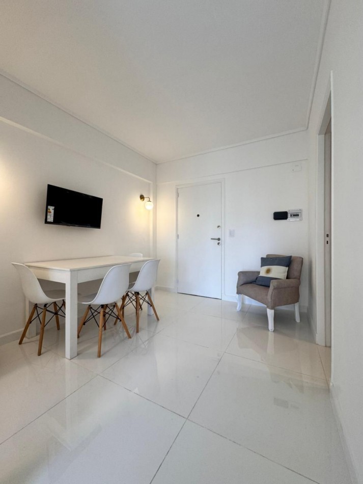 VENTA MONOAMBIENTE RECICLADO CON BALCON -PLAZA MITRE-