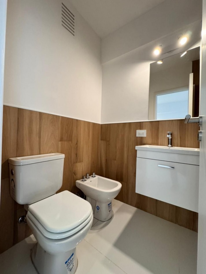 VENTA MONOAMBIENTE RECICLADO CON BALCON -PLAZA MITRE-