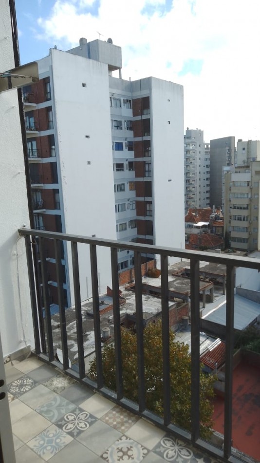 VENTA DOS AMBIENTES A LA CALLE CON BALCON - CORRIENTES 2600-