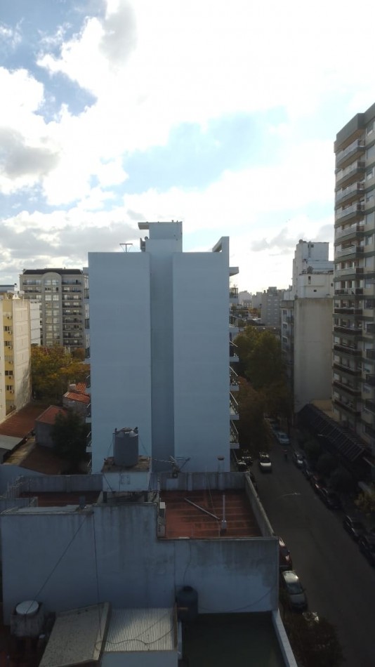 VENTA DOS AMBIENTES A LA CALLE CON BALCON - CORRIENTES 2600-