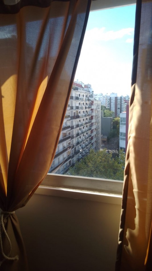 VENTA DOS AMBIENTES A LA CALLE CON BALCON - CORRIENTES 2600-