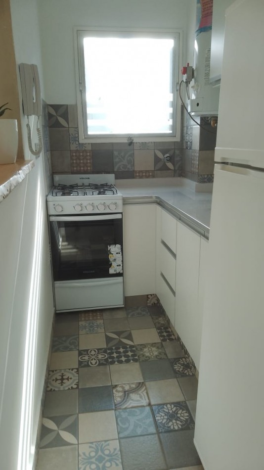VENTA DOS AMBIENTES A LA CALLE CON BALCON - CORRIENTES 2600-