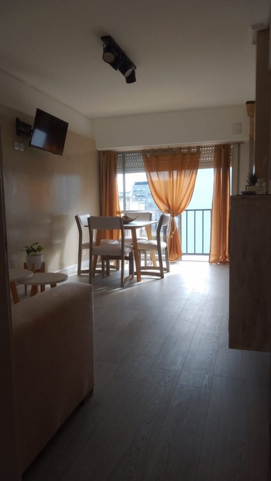 VENTA DOS AMBIENTES A LA CALLE CON BALCON - CORRIENTES 2600-