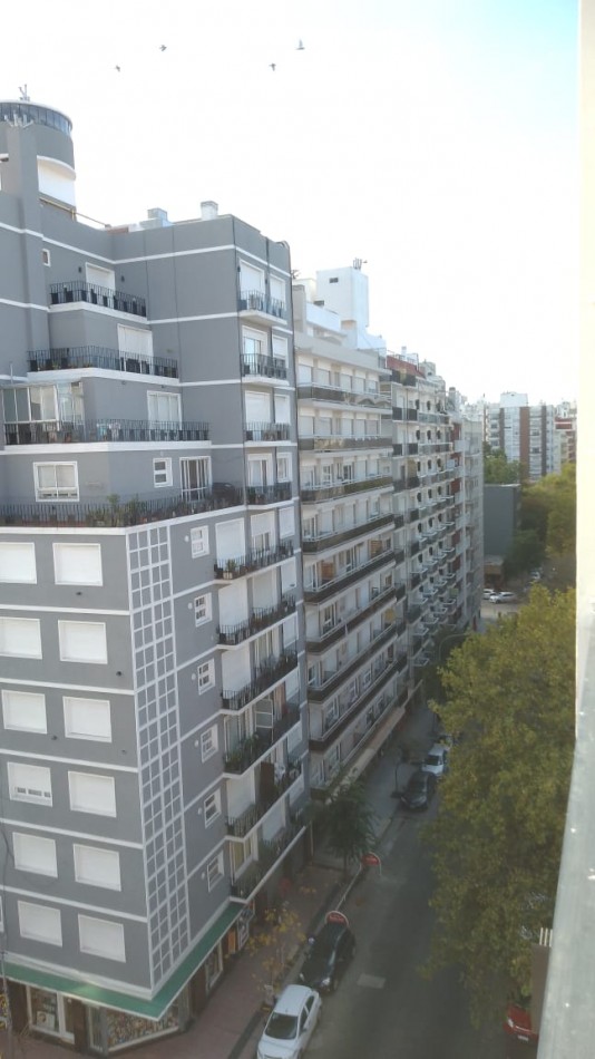 VENTA DOS AMBIENTES A LA CALLE CON BALCON - CORRIENTES 2600-