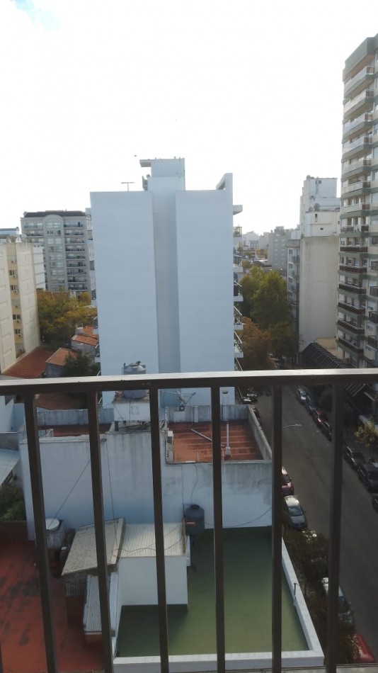 VENTA DOS AMBIENTES A LA CALLE CON BALCON - CORRIENTES 2600-