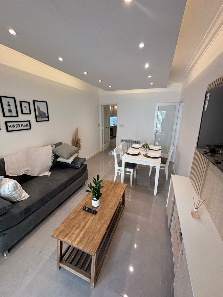 VENTA TRES AMBIENTES A LA CALLE CON VISTA AL MAR -CENTRO-