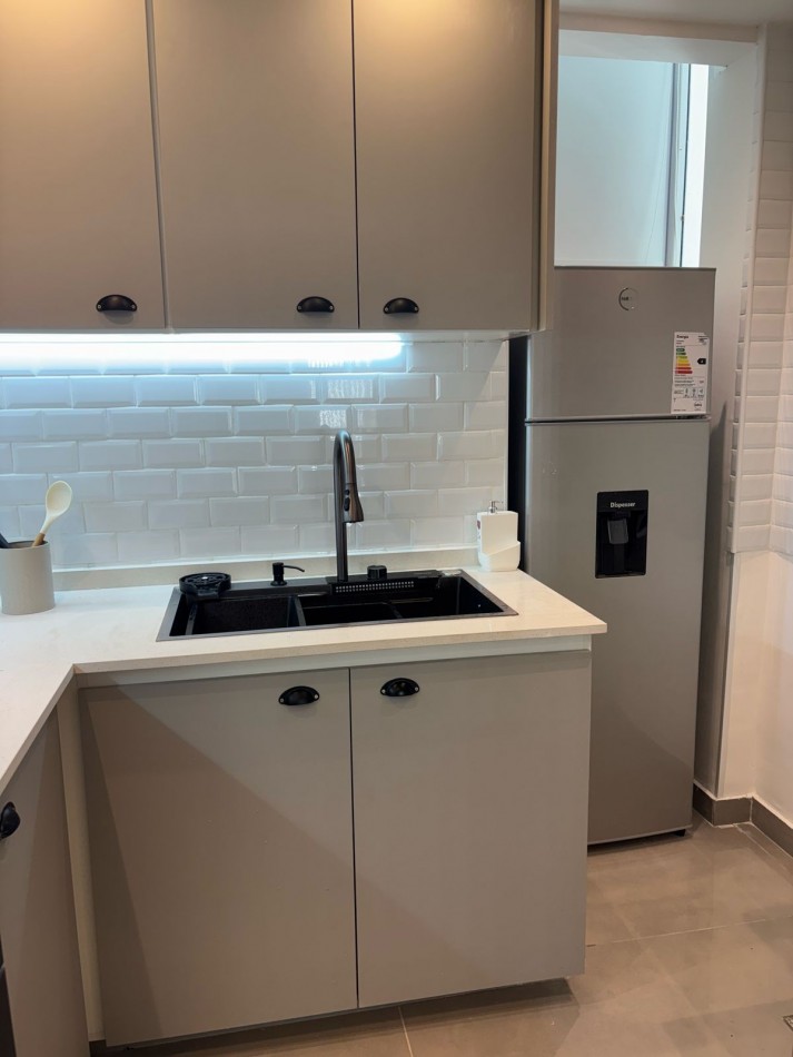 VENTA TRES AMBIENTES A LA CALLE CON VISTA AL MAR -CENTRO-