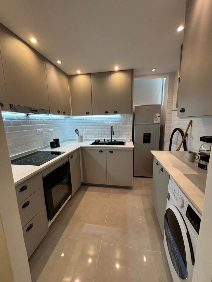 VENTA TRES AMBIENTES A LA CALLE CON VISTA AL MAR -CENTRO-