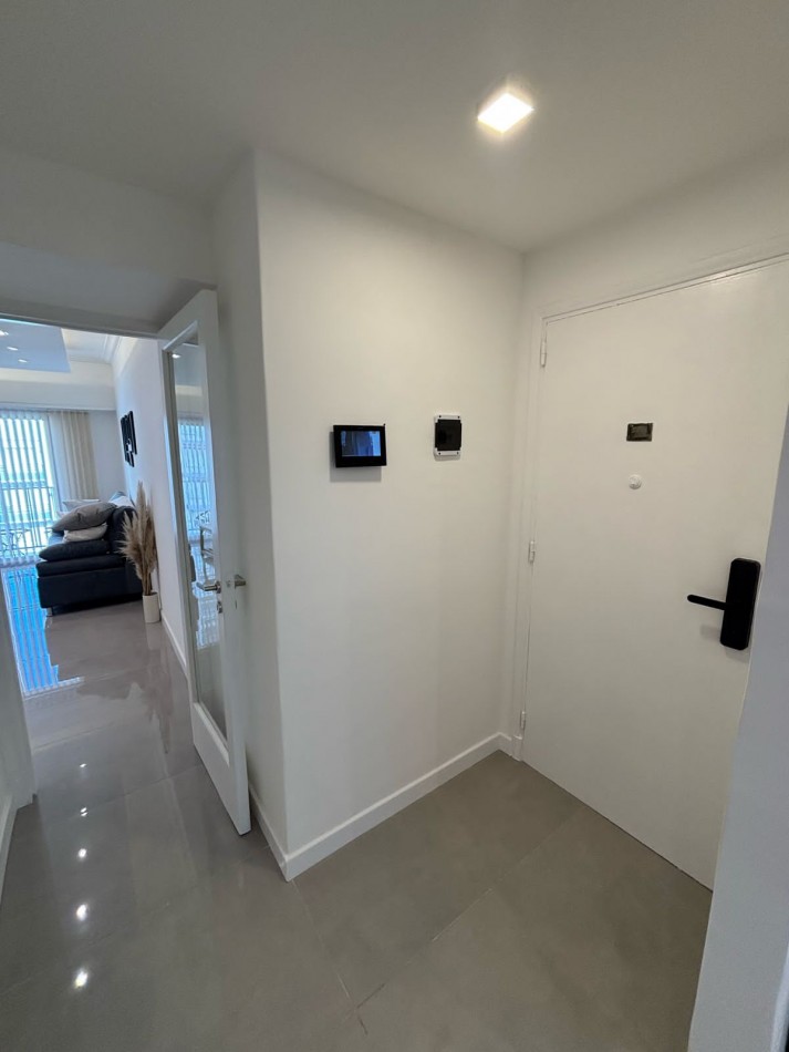 VENTA TRES AMBIENTES A LA CALLE CON VISTA AL MAR -CENTRO-