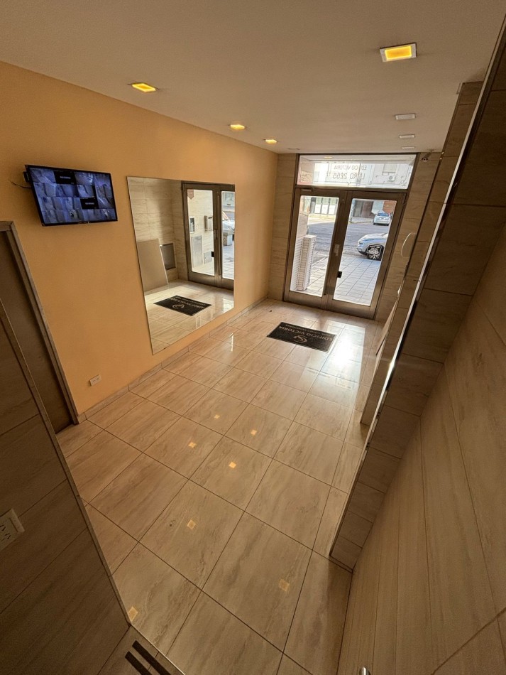 VENTA TRES AMBIENTES A LA CALLE CON VISTA AL MAR -CENTRO-