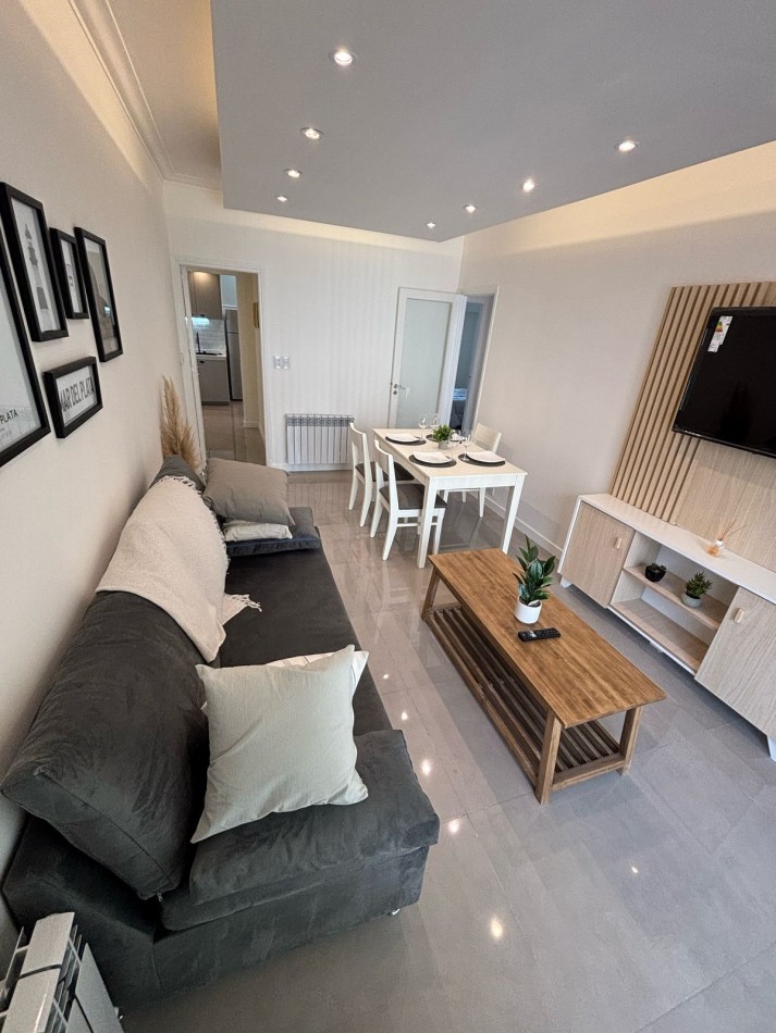 VENTA TRES AMBIENTES A LA CALLE CON VISTA AL MAR -CENTRO-
