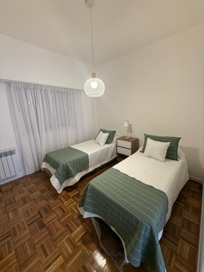 EN VENTA TRES AMBIENTES A LA CALLE CON BALCON CORRIDO - plaza Colon -