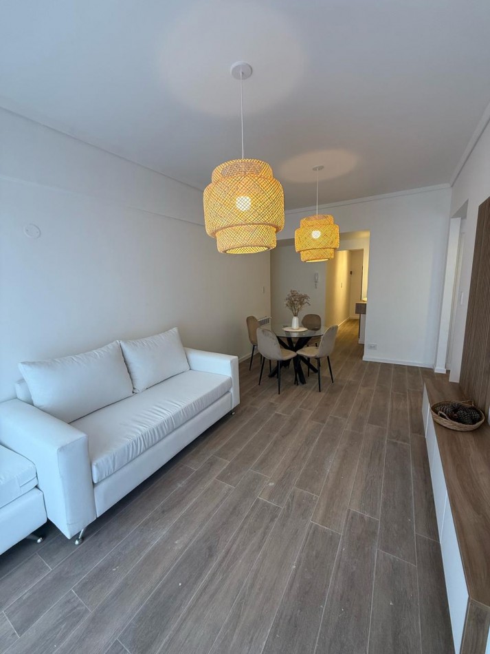 EN VENTA TRES AMBIENTES A LA CALLE CON BALCON CORRIDO - plaza Colon -