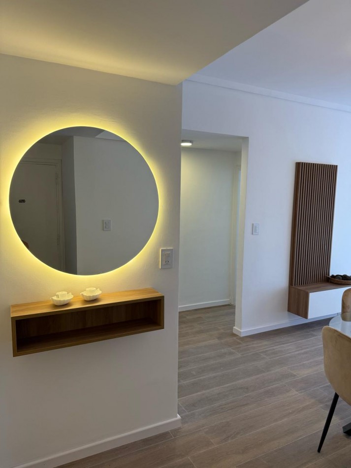 EN VENTA TRES AMBIENTES A LA CALLE CON BALCON CORRIDO - plaza Colon -