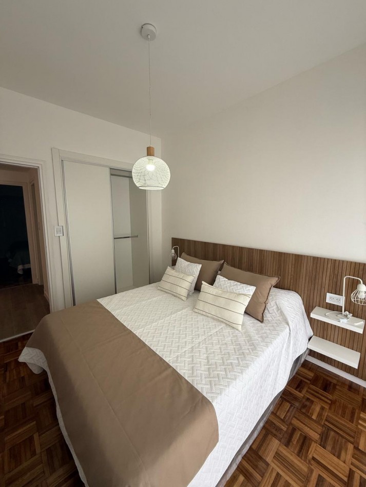 EN VENTA TRES AMBIENTES A LA CALLE CON BALCON CORRIDO - plaza Colon -