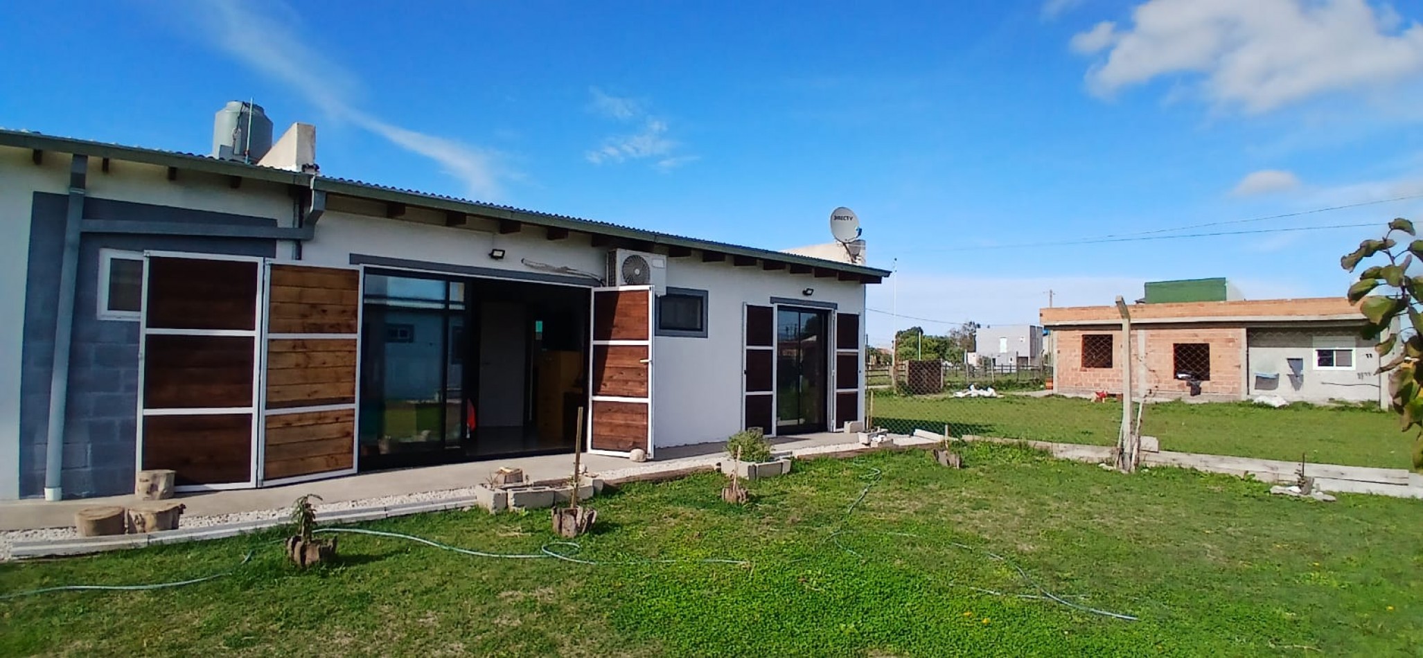 VENTA CASA TRES AMBIENTES + DOS DEPARTAMENTOS DE DOS AMBIENTES A ESTRENAR! - CAMET NORTE-