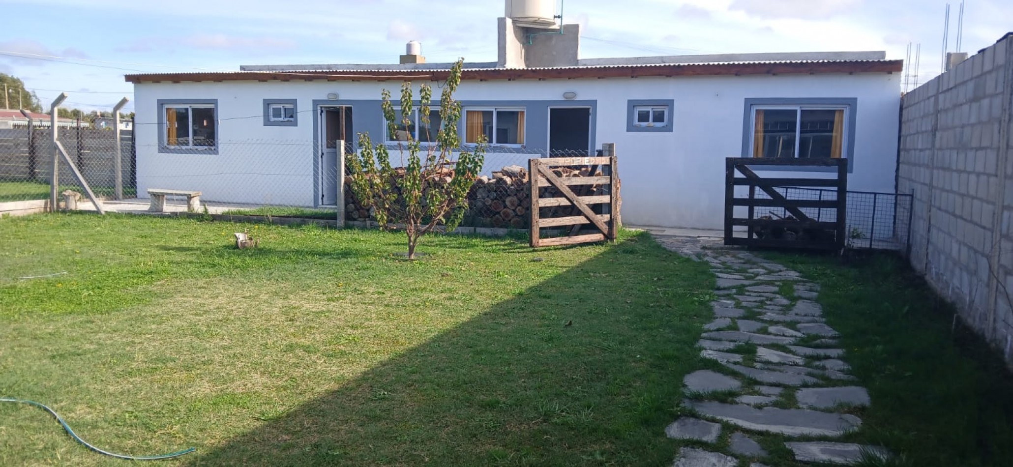 VENTA CASA TRES AMBIENTES + DOS DEPARTAMENTOS DE DOS AMBIENTES A ESTRENAR! - CAMET NORTE-