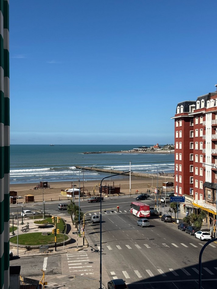 VENTA TRES AMBIENTES A LA CALLE CON VISTA AL MAR -CENTRO-