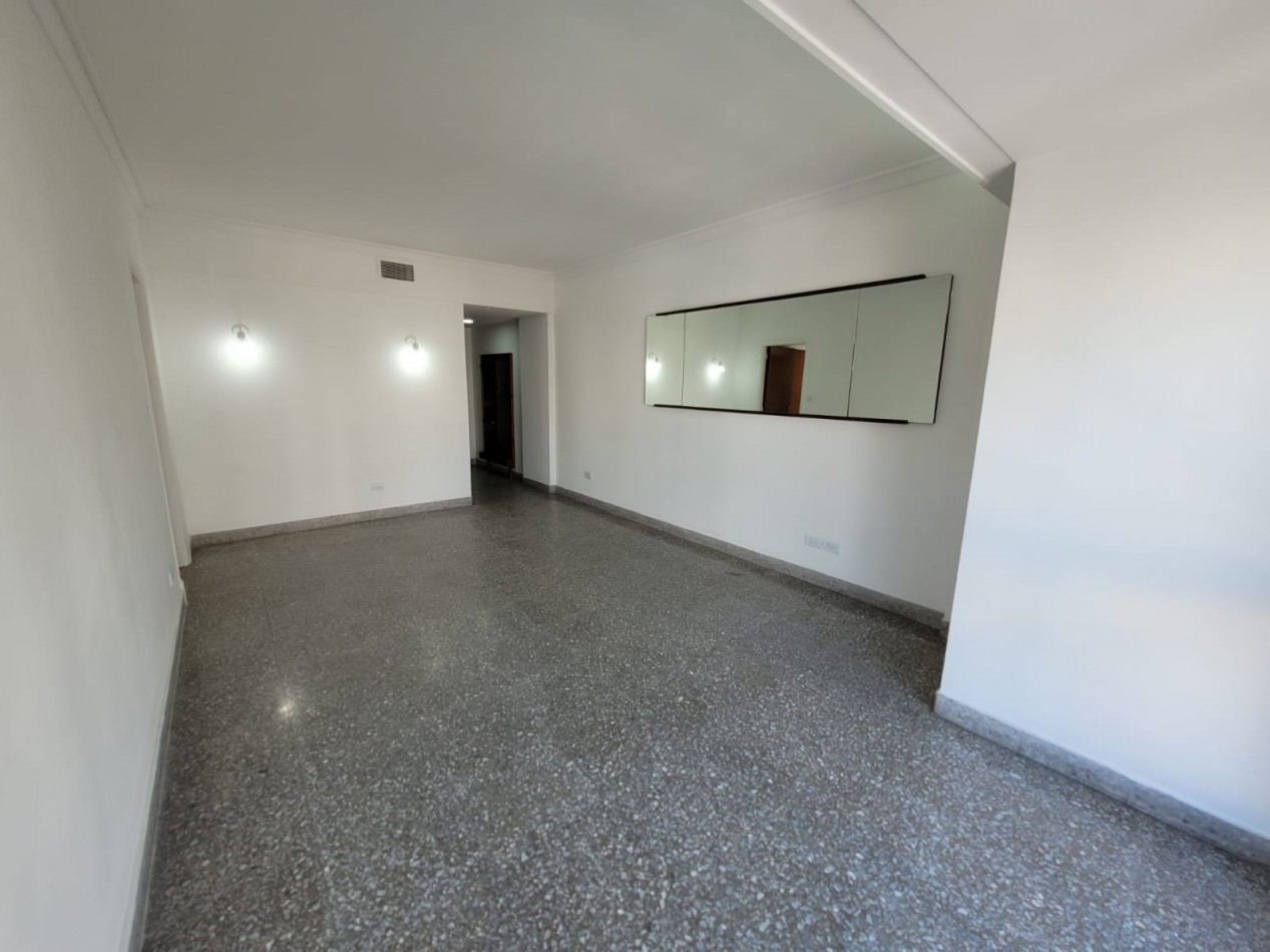 VENTA PISO 3 AMBIENTES - PLAZA MITRE-