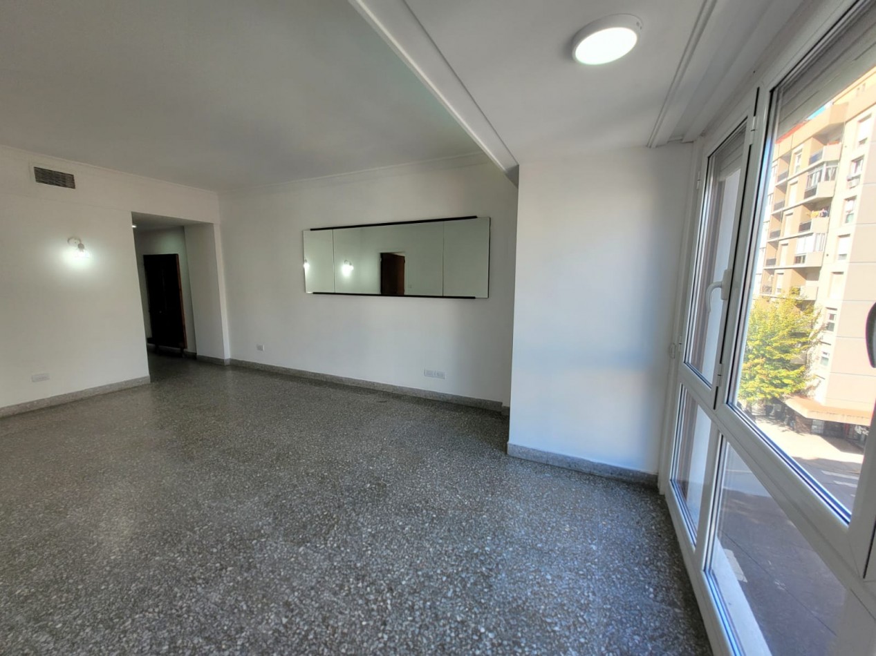 VENTA PISO 3 AMBIENTES - PLAZA MITRE-