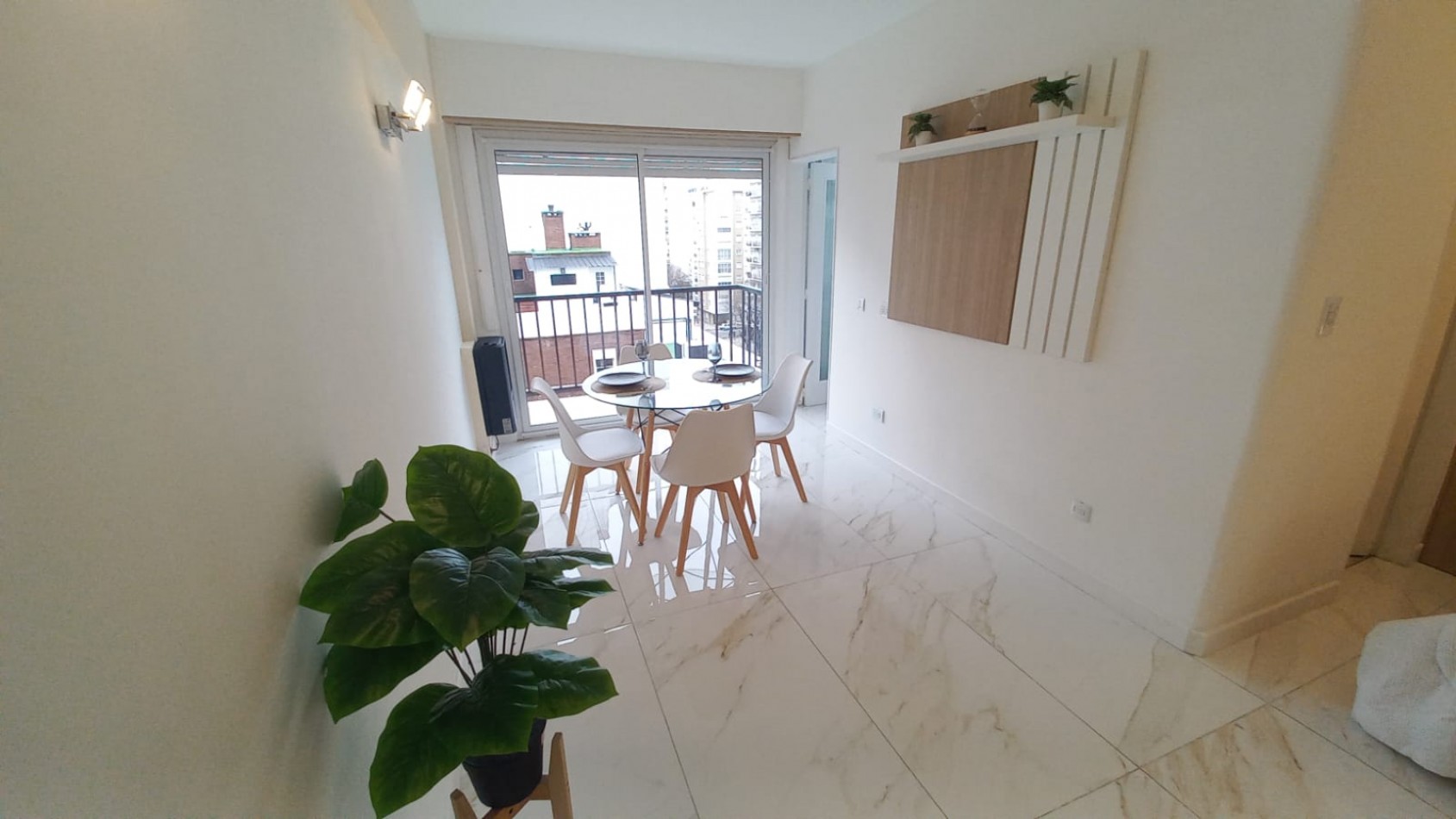 VENTA AMBIENTE Y MEDIO - PLAZA COLON -