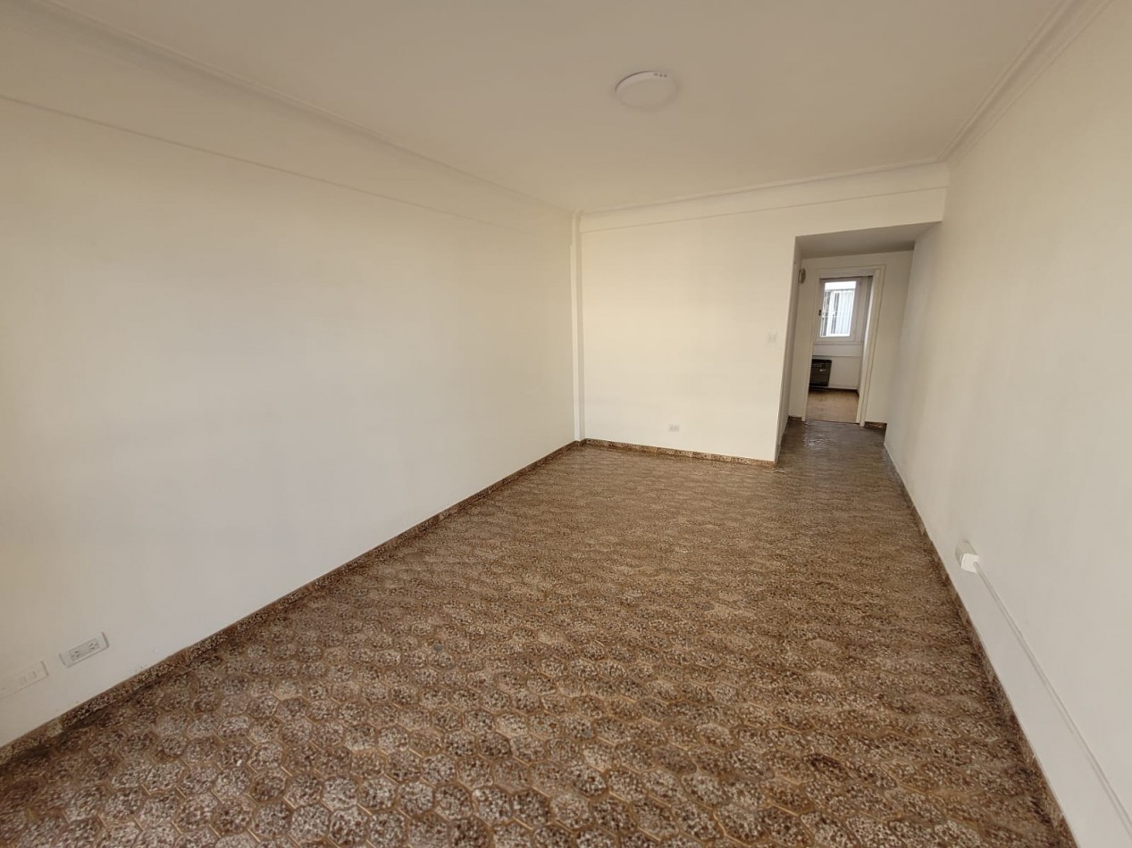VENTA DOS AMBIENTES CON BALCON - PLAZA MITRE -